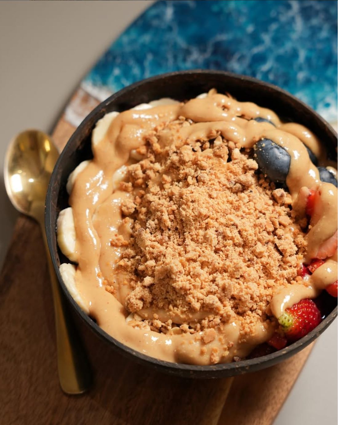 Açaí bowl con crema de cacahuete